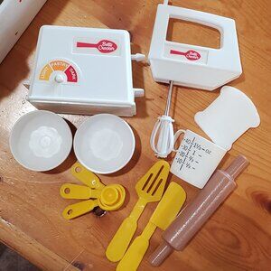 Betty Crocker Childs Mixer Toast Toaster Rolling Pin Spatchula Measuring Spoons